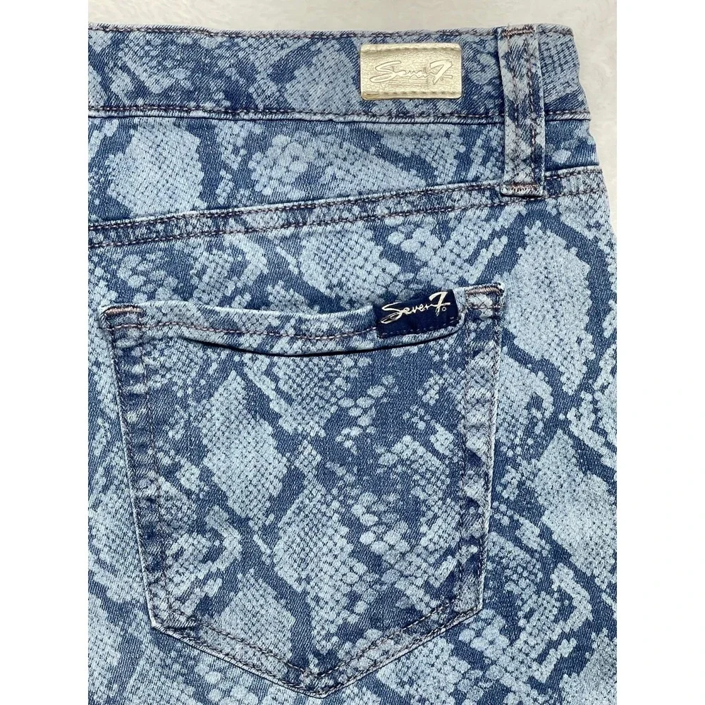 Seven 7 Weekend Women's Shorts Size 10 Light Denim Snake Skin Print Stretch